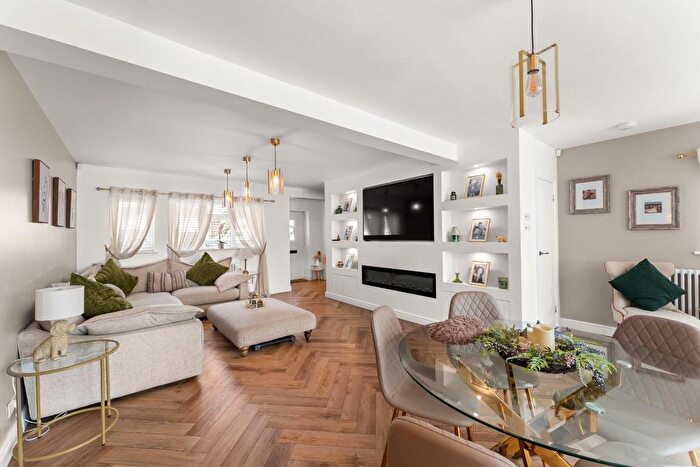 3 Bedroom Property For Sale In Church Close, Uxbridge, UB8