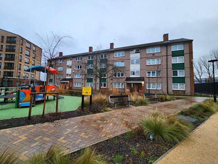 2 Bedroom Flat To Rent In Clements Court, Green Lane, Hounslow, TW4