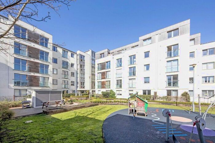 1 Bedroom Flat To Rent In Garden Road, Richmond, TW9