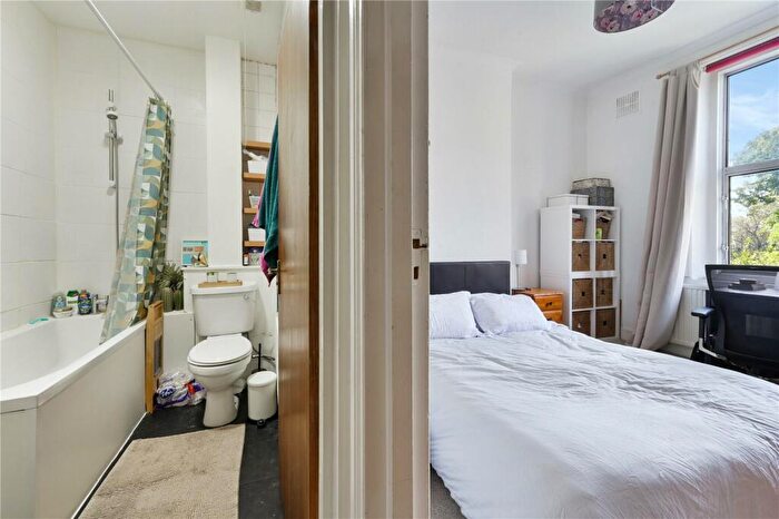 1 Bedroom Apartment For Sale In Newington Green Road, London, N1