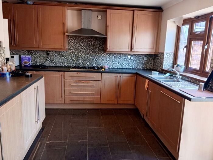 3 Bedroom Semi-Detached House To Rent In Cranley Drive, Ilford, Barkingside, Newburypark, Ig1