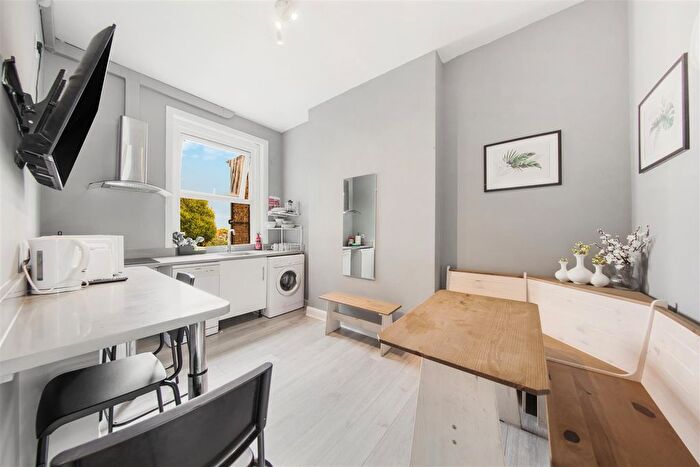 2 Bedroom Flat To Rent In Chamberlayne Road, Kensal Rise, London, NW10