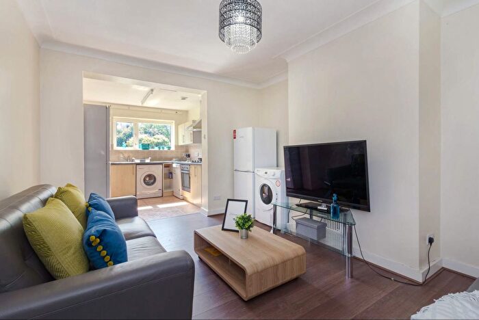 6 Bedroom Semi-Detached House To Rent In Stanmore Crescent, Burley, Leeds, LS4