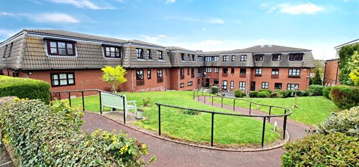 2 Bedroom Retirement Property For Sale In Rayleigh Road, Leigh-on-sea, SS9