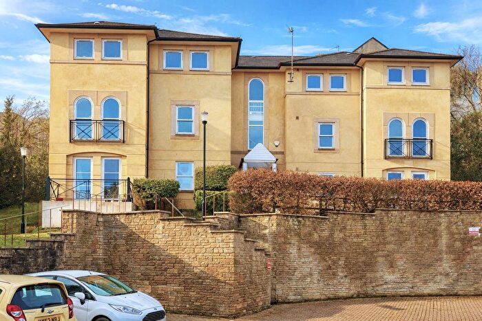 2 Bedroom Flat For Sale In Elmgrove Park, Redland, BS6