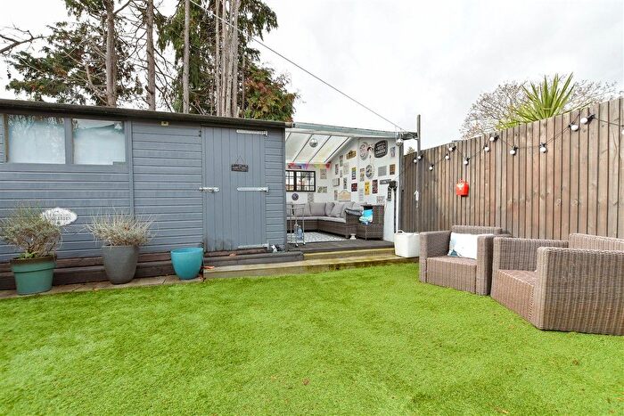 1 Bedroom Flat For Sale In Gander Green Lane, Sutton, Surrey, SM1