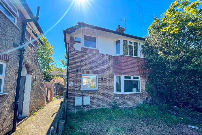 2 Bedroom Flat For Sale In Elmcroft Close, Bedfont, Middlesex, TW14