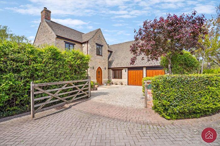 5 Bedroom Detached House For Sale In College Farm Close, Kidlington, OX5