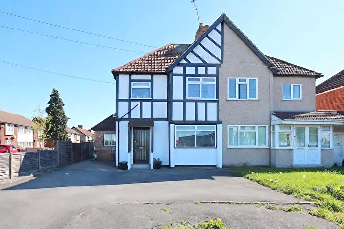 1 Bedroom Maisonette For Sale In Hatch Lane, Harmondsworth, West Drayton, UB7