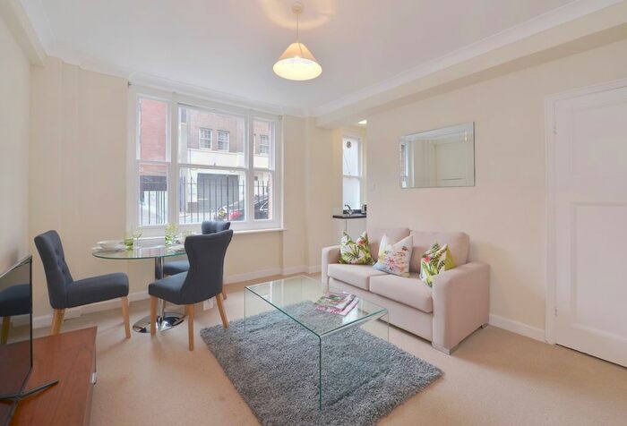 1 Bedroom Flat To Rent In Hill Street, London, W1J