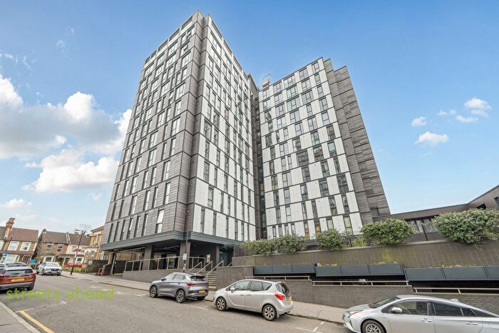 2 Bedroom Flat For Sale In Masons Avenue, Croydon, CR0