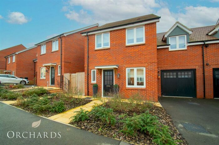3 Bedroom Semi-Detached House For Sale In Leigh Wood Place, Silsoe, MK45