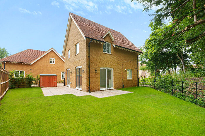 3 Bedroom Detached House For Sale In Oakley Gardens, Merstham, Redhill, RH1