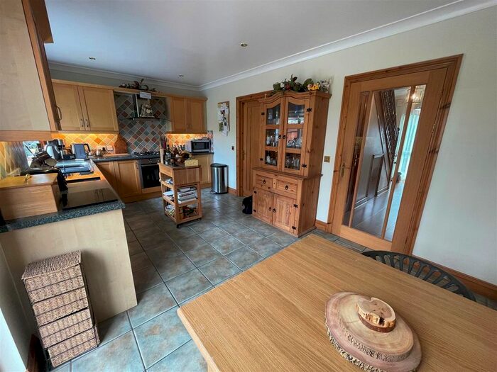 4 Bedroom Detached House For Sale In Aber Llwchwr, Llangennech
