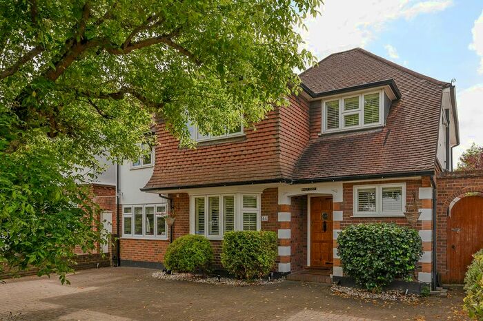 4 Bedroom Detached House To Rent In Cumberland Drive, Esher, KT10