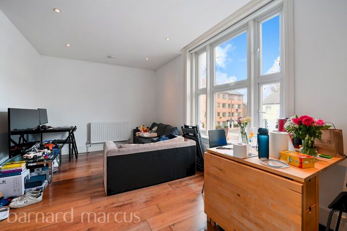 1 Bedroom Flat For Sale In Chiswick High Road, London, W4