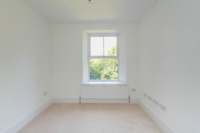 2 Bedroom Flat To Rent In Brocco Bank, Sheffield, S11