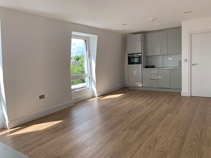 2 Bedroom Flat To Rent In High Street, Rickmansworth, WD3