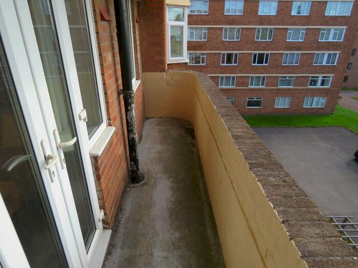 1 Bedroom Flat To Rent In Minster Court, , Orphan Street, L7