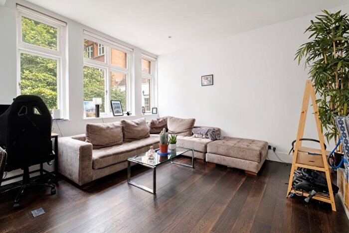 2 Bedroom Flat To Rent In Bride Lane, London, EC4Y