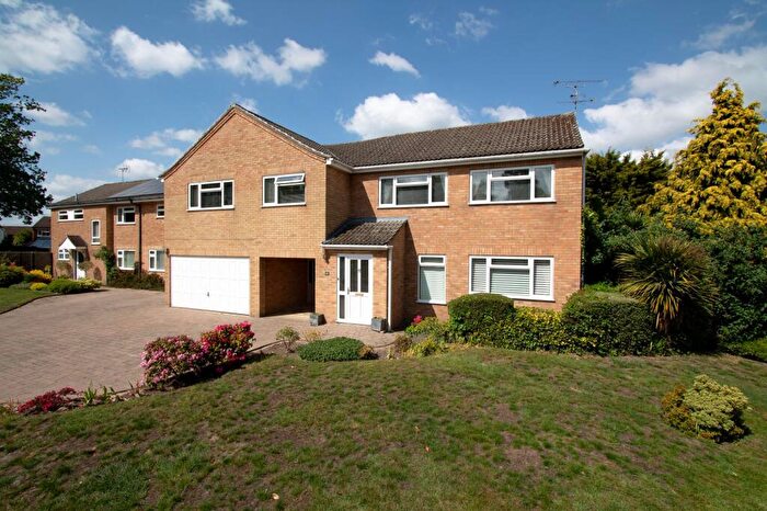 6 Bedroom Detached House For Sale In Gorseway, Fleet, GU52
