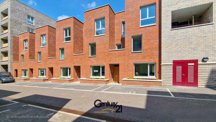 4 Bedroom Town House To Rent In Benson Street Barking, IG11