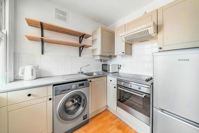2 Bedroom Flat To Rent In Windsor Road, Ealing Broadway, London, W5