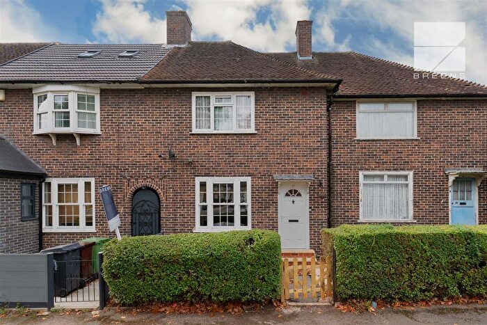 2 Bedroom Property For Sale In Manor Farm Drive, London, E4