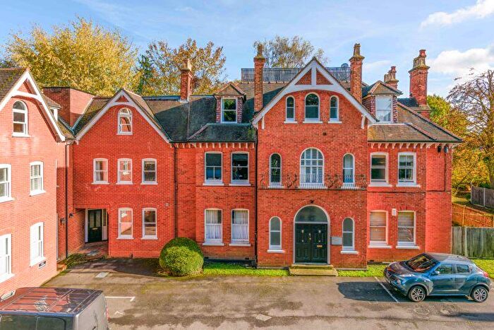 1 Bedroom Flat To Rent In Westcar Lane, Hersham, KT12