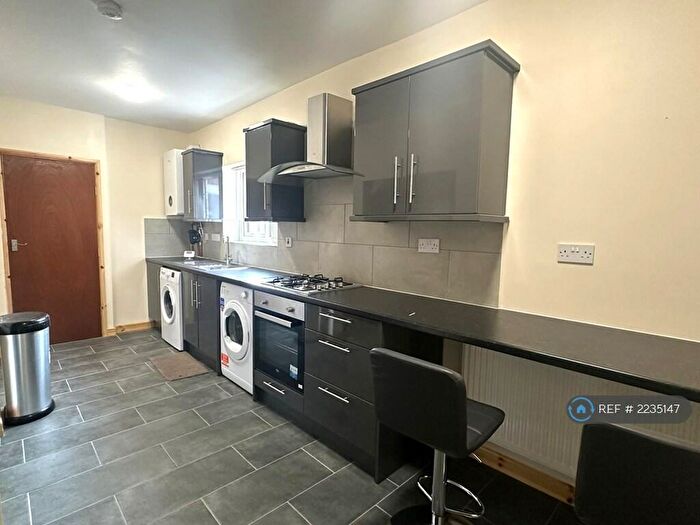 2 Bedroom Flat To Rent In Clarendon Park Road, Leicester, LE2