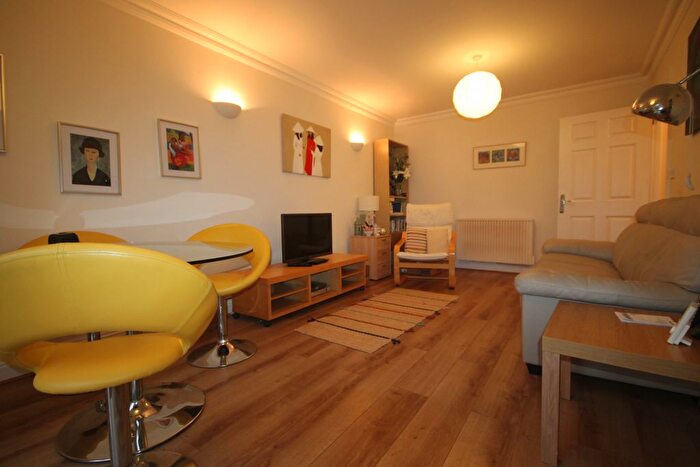 1 Bedroom Flat For Sale In Golden Court, Isleworth, TW7