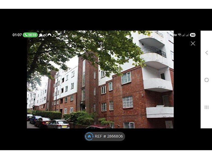 2 Bedroom Flat To Rent In The Woodlands, London, SE19