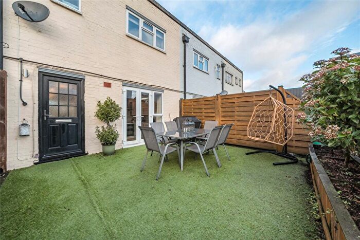 3 Bedroom Maisonette For Sale In High Street, Orpington, BR6