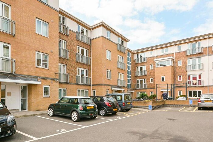 1 Bedroom Flat To Rent In Morton Close, London, E1