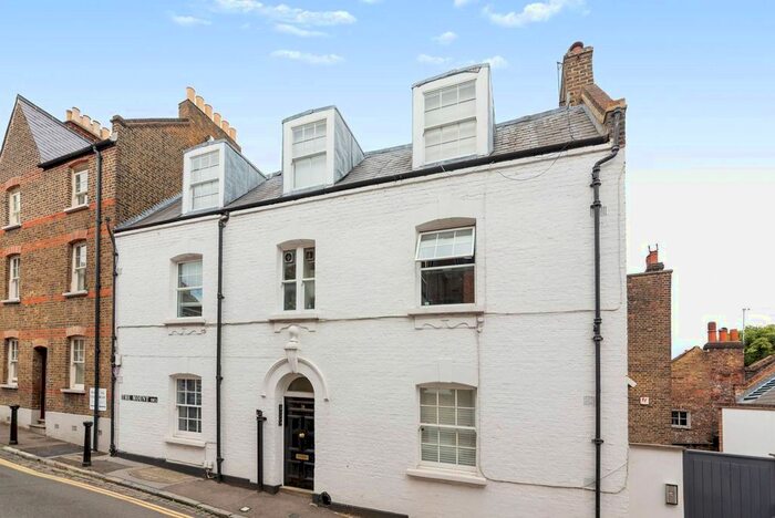 Studio To Rent In The Mount, Hampstead, London, NW3