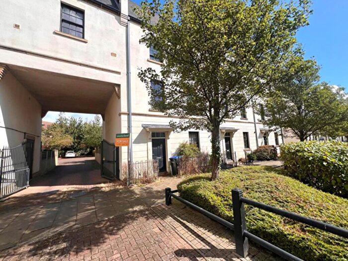 5 Bedroom Town House For Sale In Black Cat Drive, Upton, Northampton, NN5