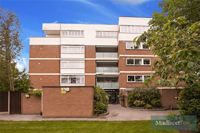 2 Bedroom Apartment For Sale In The Bowls, Chigwell, Essex, IG7