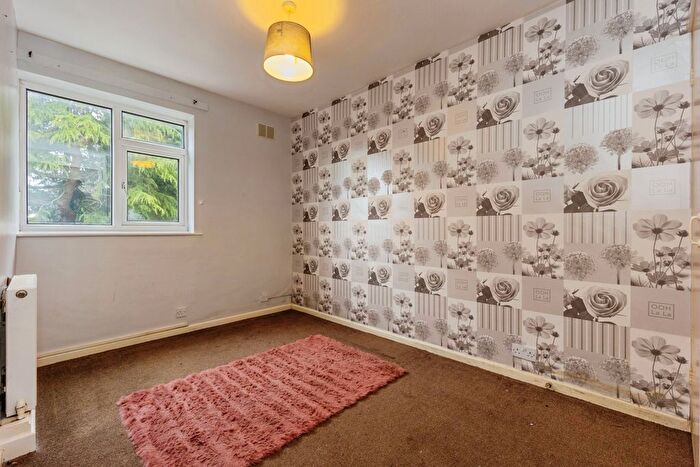 2 Bedroom Flat To Rent In Ashton Lane, Sale, M33