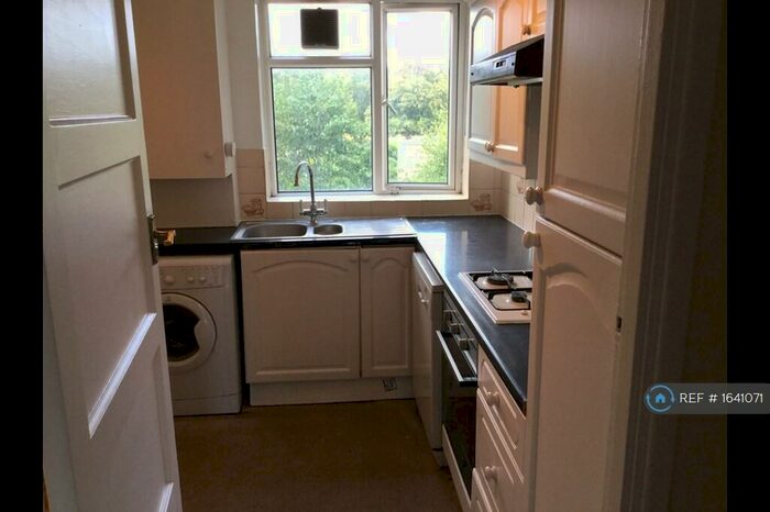 4 Bedroom Flat To Rent In Kingswood House, Kingston Upon Thames, KT2