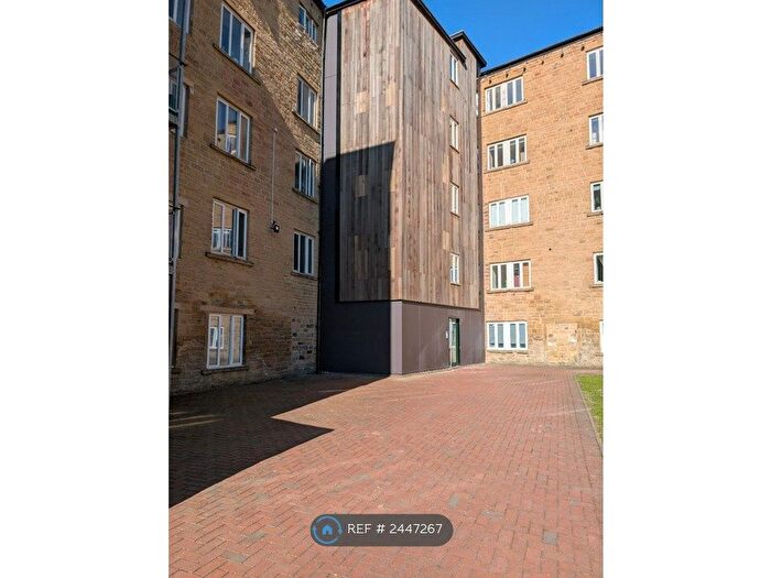 2 Bedroom Flat To Rent In Buslingthorpe Lane, Leeds, LS7