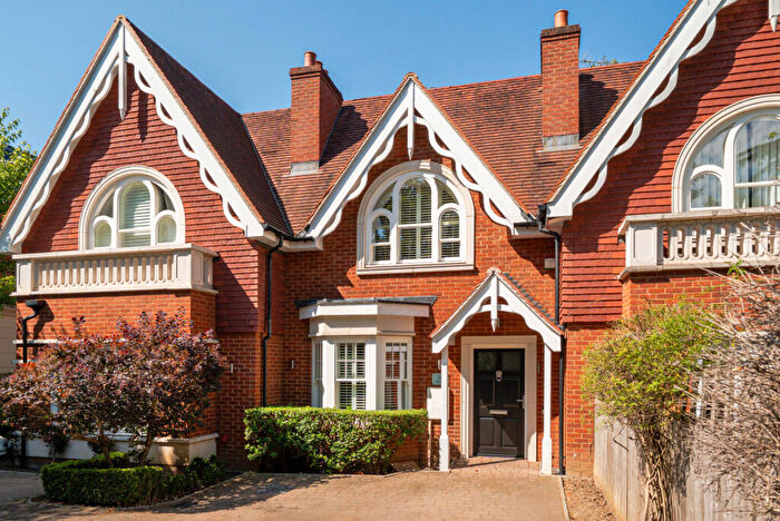 5 Bedroom House For Sale In Queens Road, Weybridge, Surrey, KT13