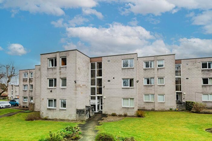 2 Bedroom Flat For Sale In Lawns Hall Close, Leeds, West Yorkshire, LS16