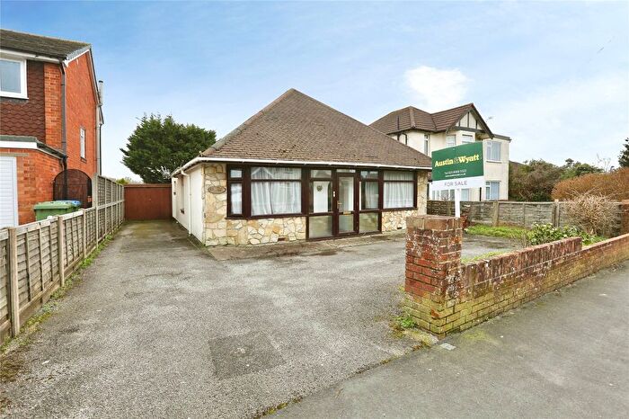 3 Bedroom Bungalow For Sale In Orpen Road, Southampton, Hampshire, SO19