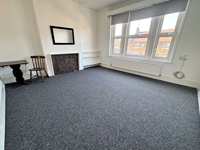 3 Bedroom Flat To Rent In Turnpike Lane, N8