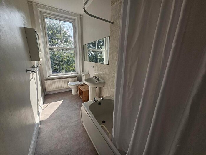 4 Bedroom Flat To Rent In Moorland Road, Leeds, LS6