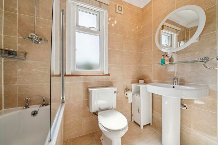 3 Bedroom Terraced House For Sale In Framfield Road, Tooting, CR4
