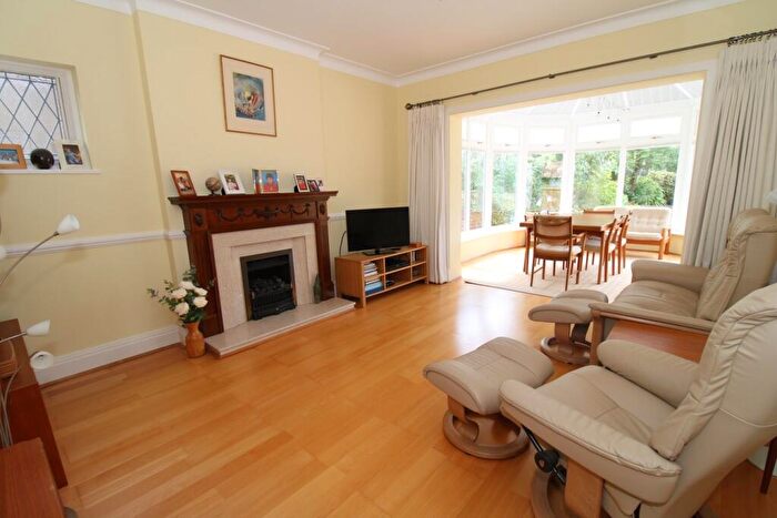 4 Bedroom Detached House For Sale In Broadoaks Way, Bromley, BR2