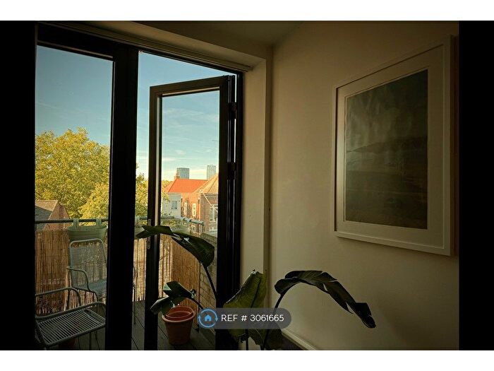 1 Bedroom Flat To Rent In Satchwell Road, London, E2