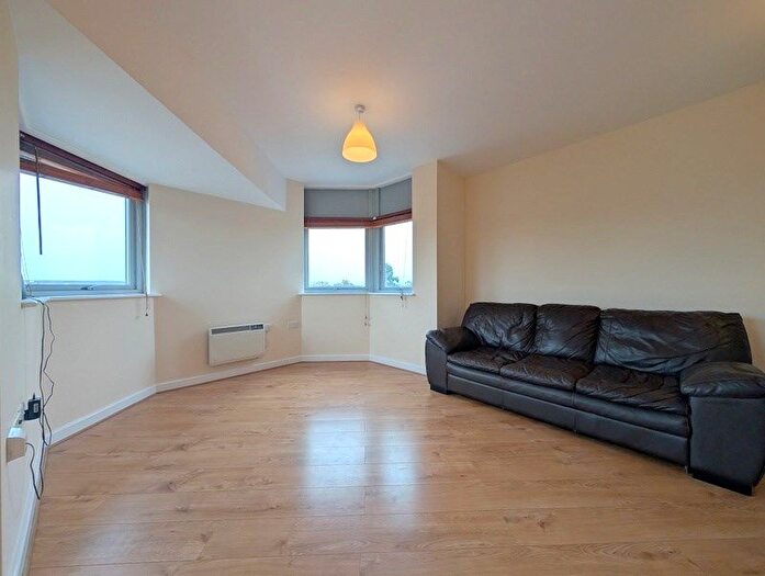 1 Bedroom Flat For Sale In New Road, Bedfont, Feltham, TW14