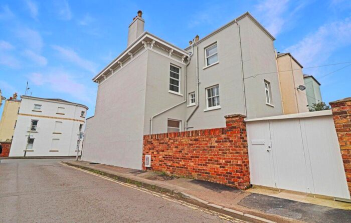 1 Bedroom Flat To Rent In Daffodil Street, Cheltenham, GL50